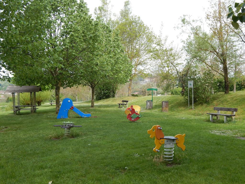 ホテルCamping Du Moulin Meyrieu-les-Etangs エクステリア 写真