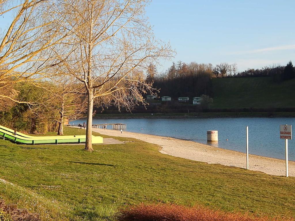 ホテルCamping Du Moulin Meyrieu-les-Etangs エクステリア 写真