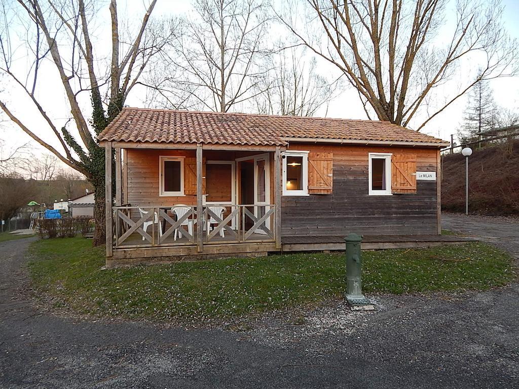 ホテルCamping Du Moulin Meyrieu-les-Etangs エクステリア 写真