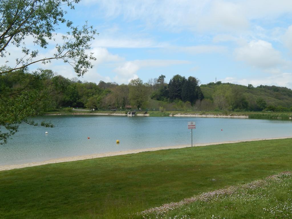 ホテルCamping Du Moulin Meyrieu-les-Etangs エクステリア 写真