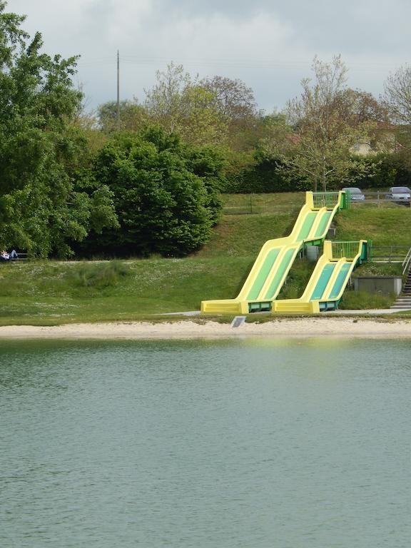 ホテルCamping Du Moulin Meyrieu-les-Etangs エクステリア 写真