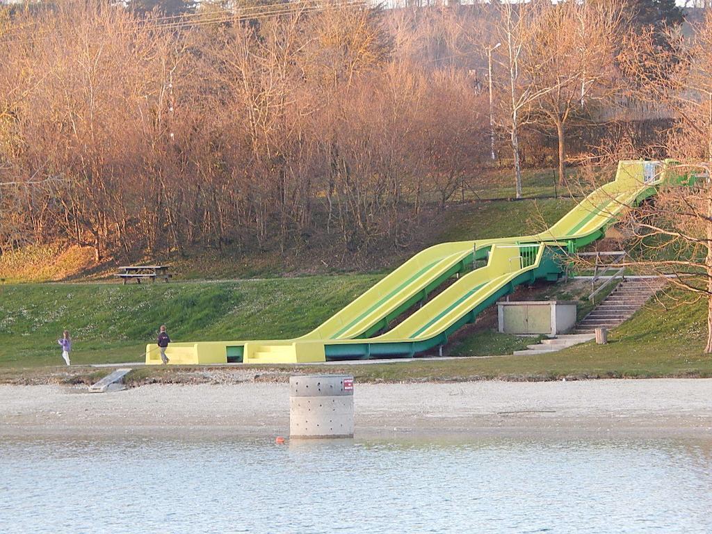 ホテルCamping Du Moulin Meyrieu-les-Etangs エクステリア 写真